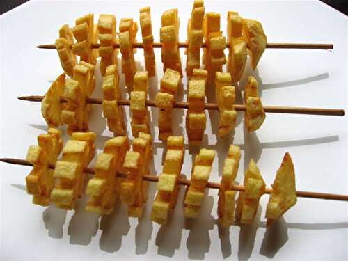 Brochettes de pommes de terre frites