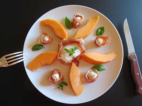 Une super assiette par temps chaud : melon, mozzarella, jambon cru