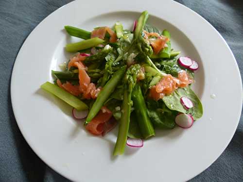 Salade d’asperges vertes au saumon fumé
