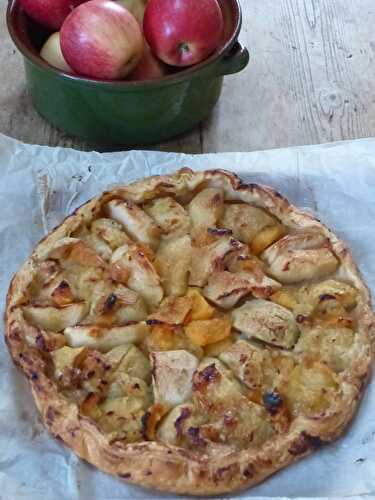 Tarte feuilletée aux pommes et kaki caramélisés