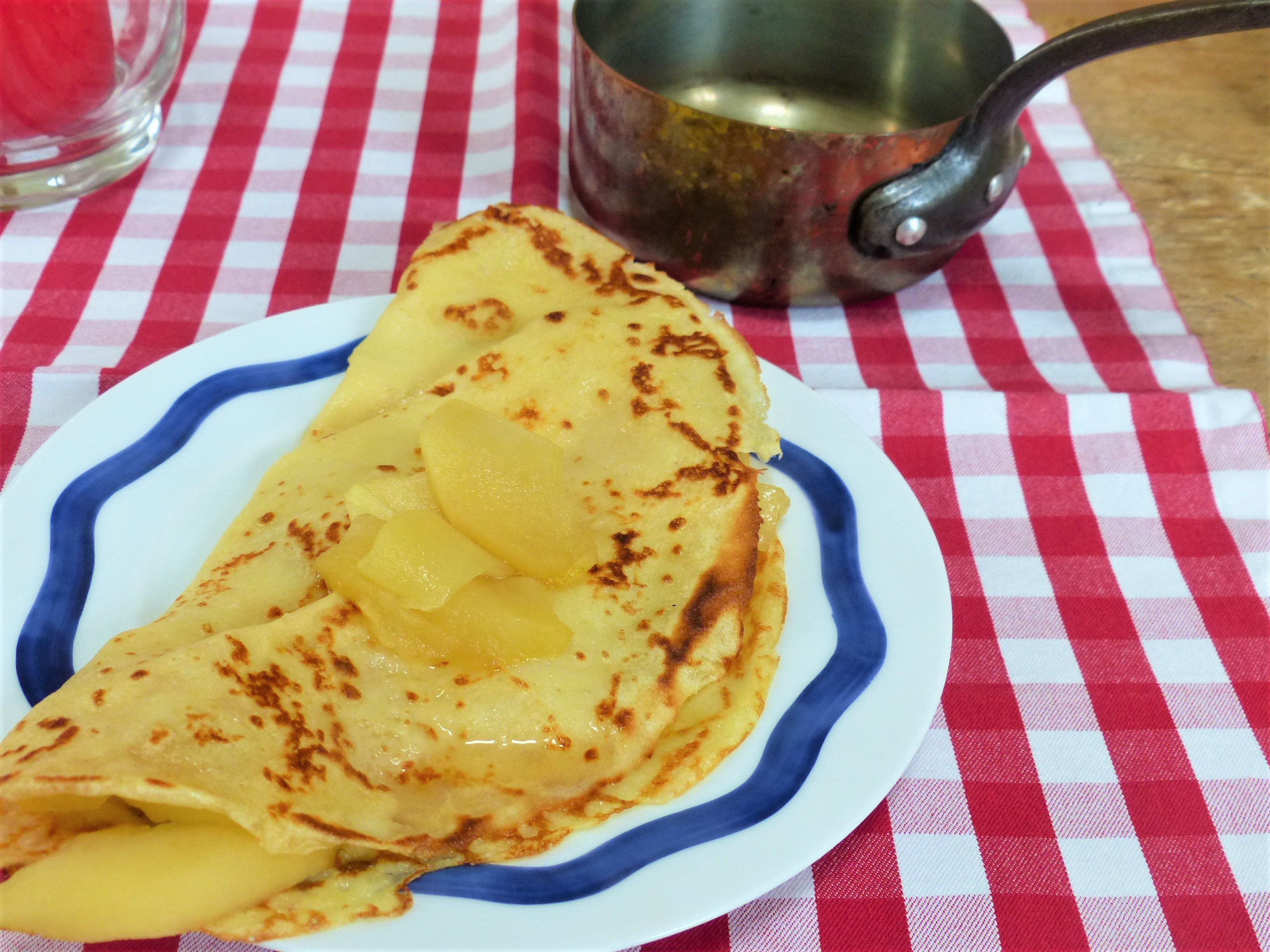 Crêpe aux pommes flambée au calvados