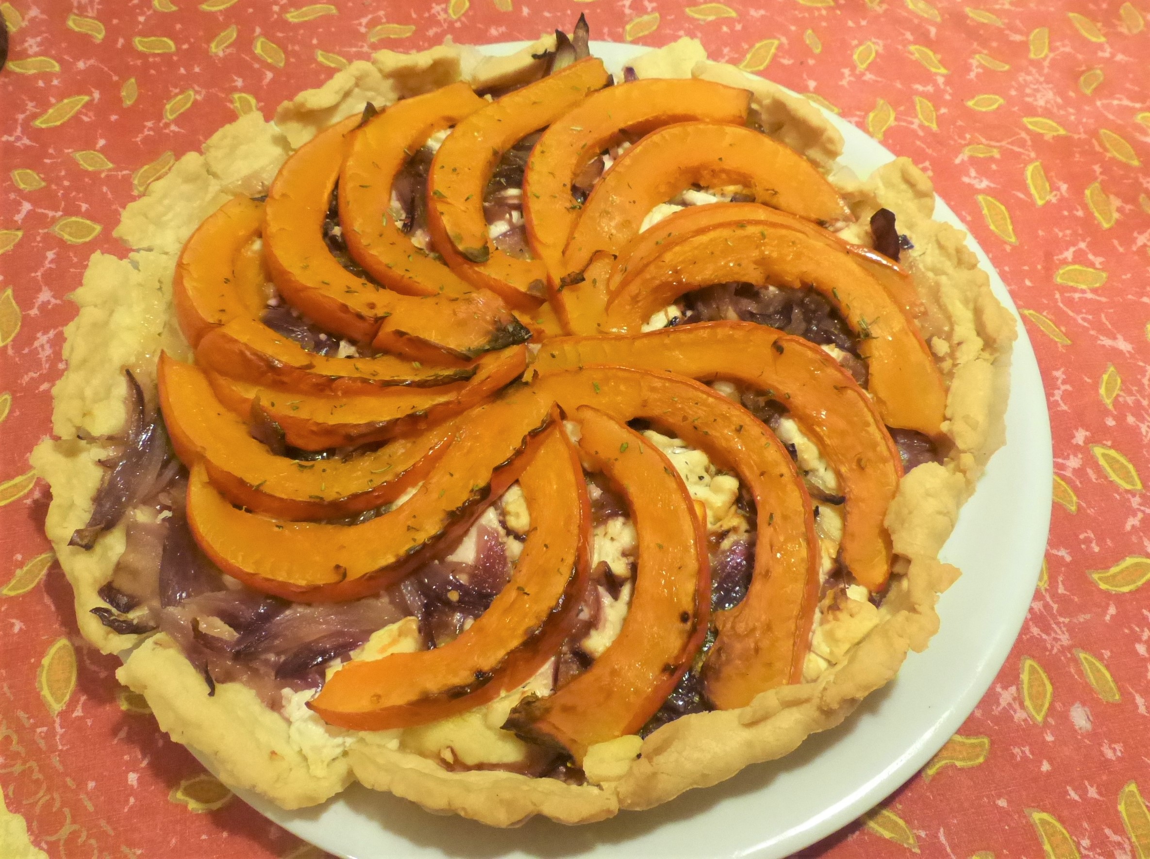 Tarte potimarron, oignons rouges et fêta