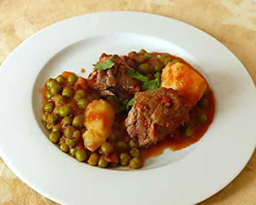 Sauté d’agneau aux petits pois et tomate