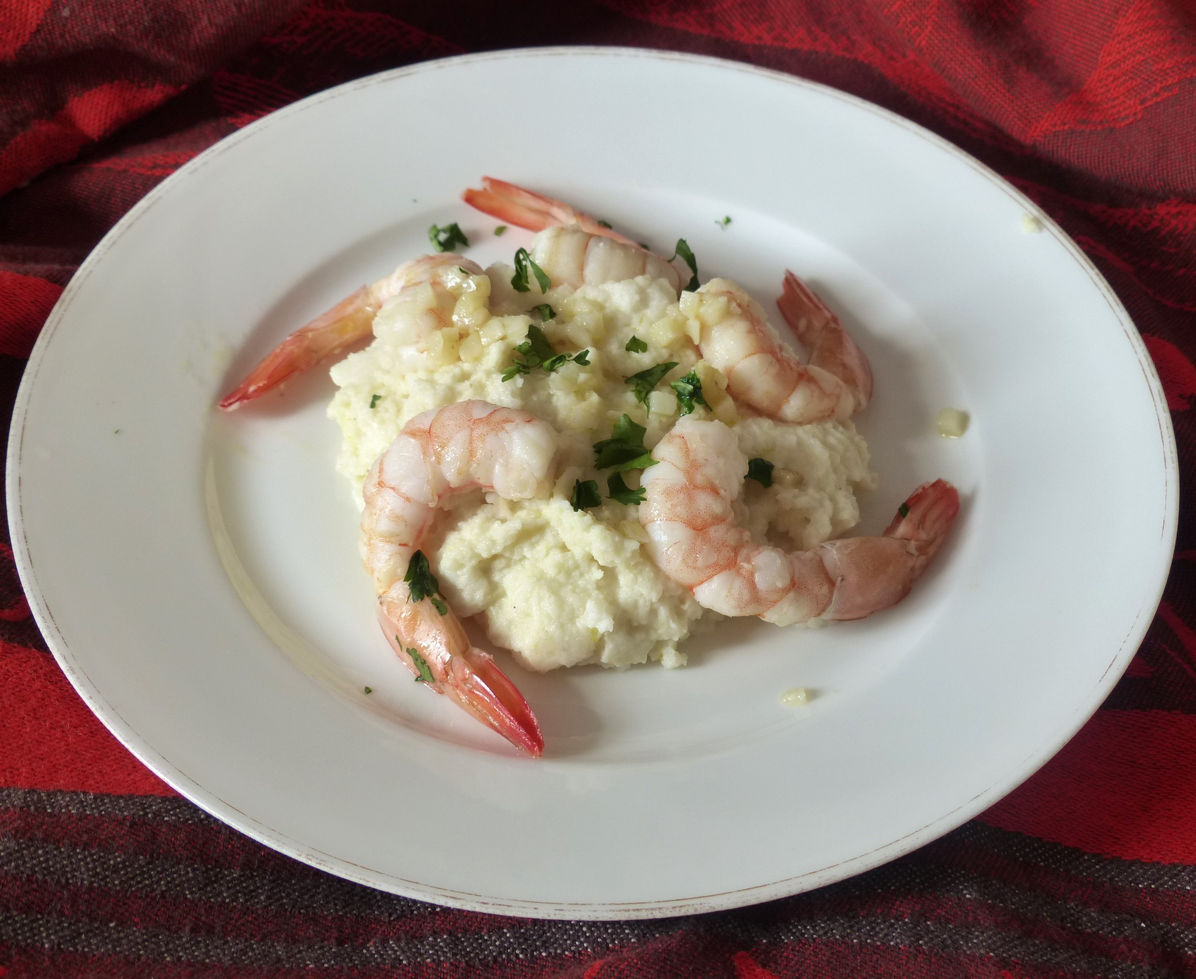 Crevettes sur purée de chou-fleur