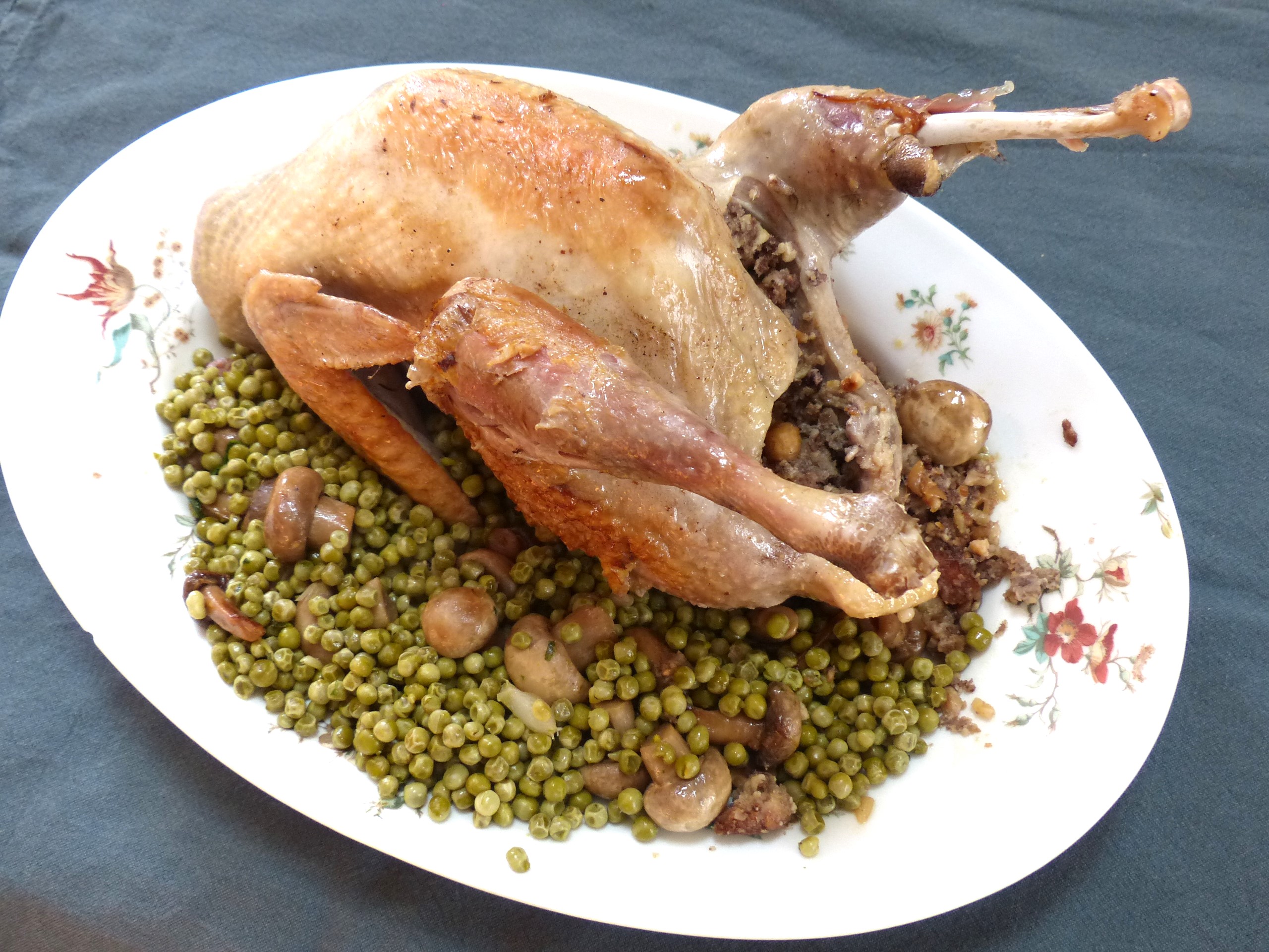 Pintade farcie aux noisettes