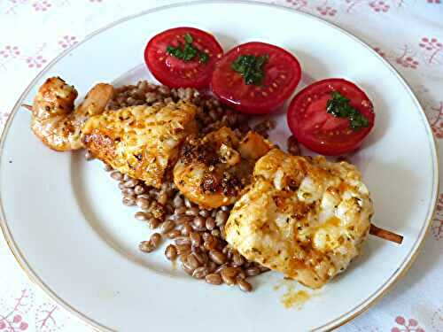 Brochettes de lotte aux crevettes marinées