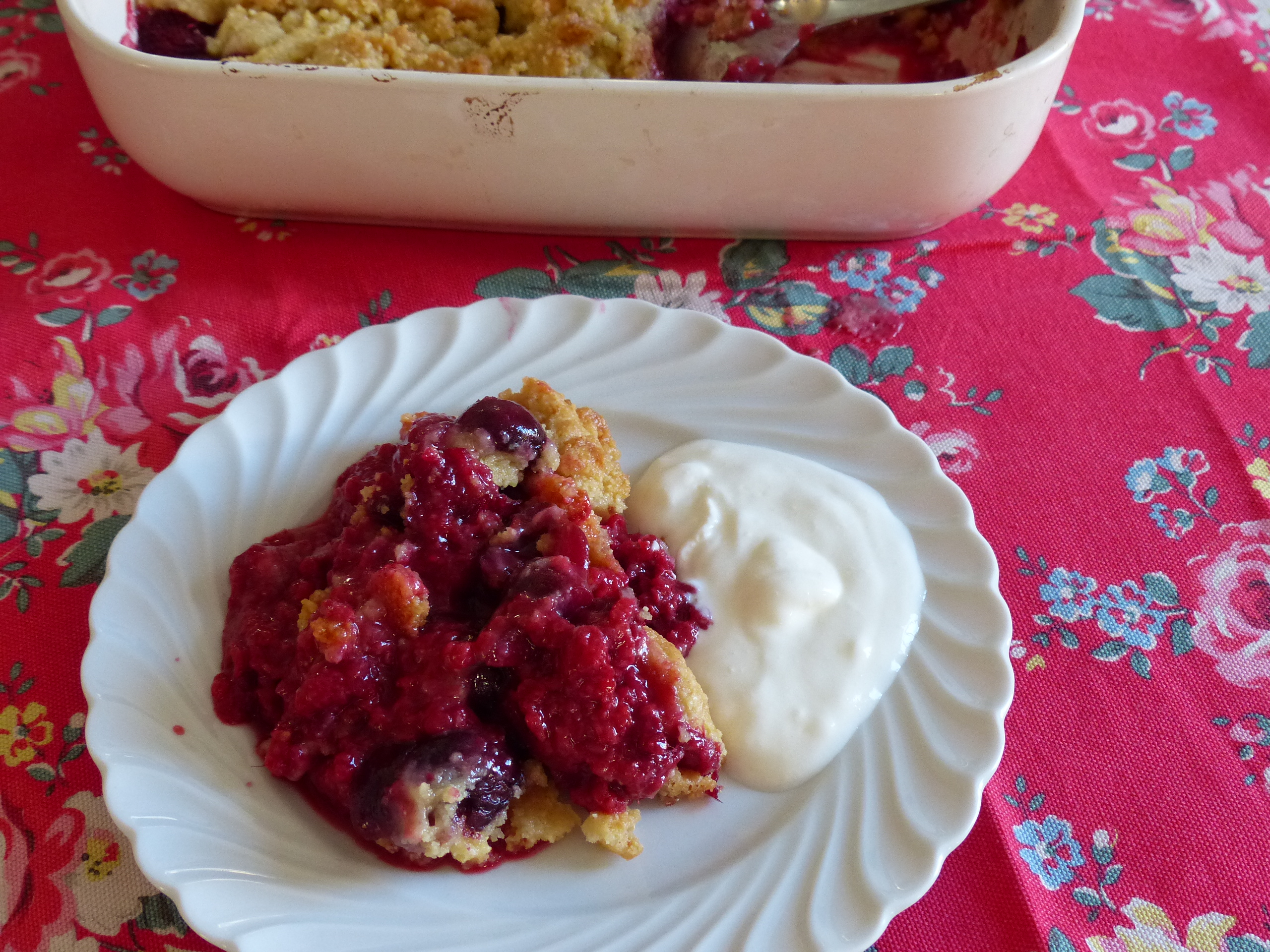 Crumble aux cerises et framboises