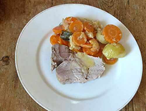 Rôti de porc aux oignons et carottes