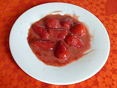 Fraises poêlées à la crème de framboise