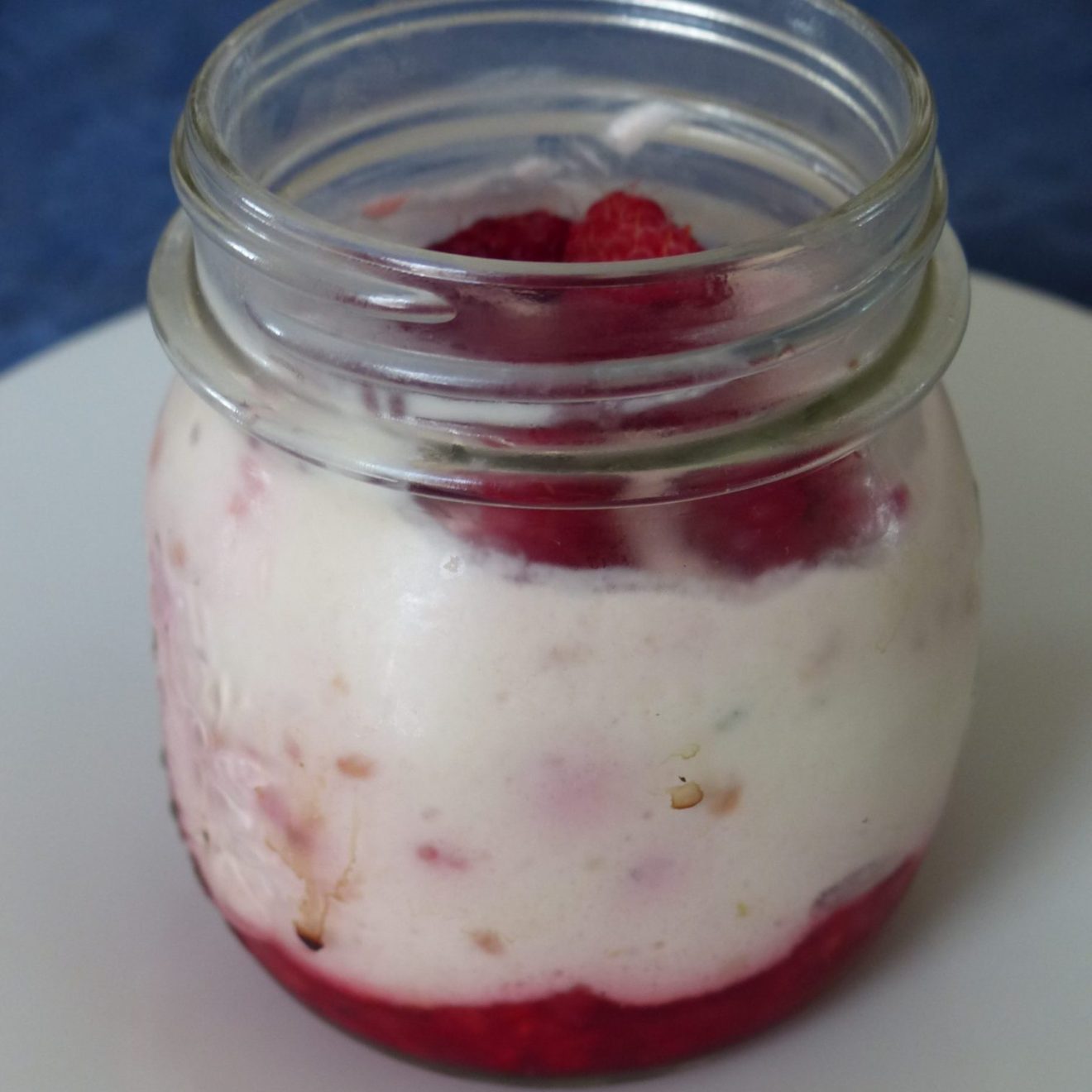 Mousse de yaourt grec aux framboises