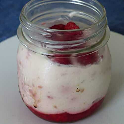 Mousse de yaourt grec aux framboises