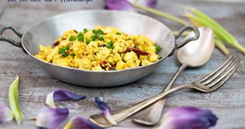 Brouillade de tofu au sel noir de l'Himalaya