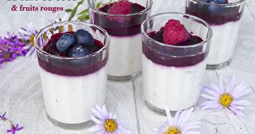 Panna cotta au lait de coco et fruits rouges