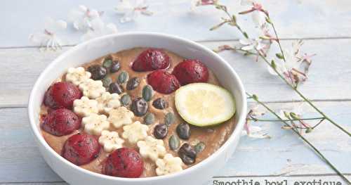 Smoothie bowl exotique aux graines de tournesol