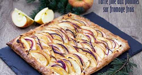 Tarte fine salée aux pommes sur fromage frais