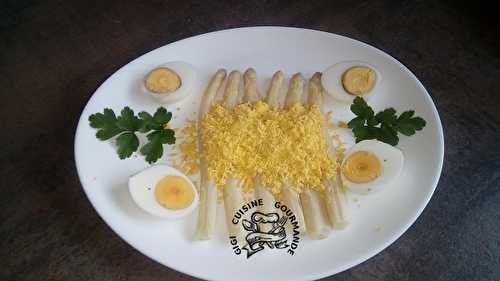 Asperges et émiétté d'oeufs durs (cookéo)