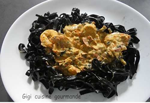 Tagliatelles encre de seiches chorizo et crevettes