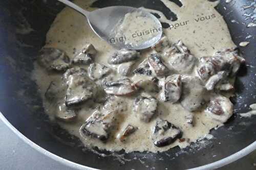 Champignons bruns poêlés à la crème