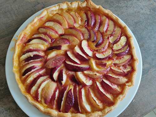 Tarte aux nectarines sur lit de compote