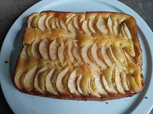 Gâteau crémé pommes et gelée de coings avec le cake factory