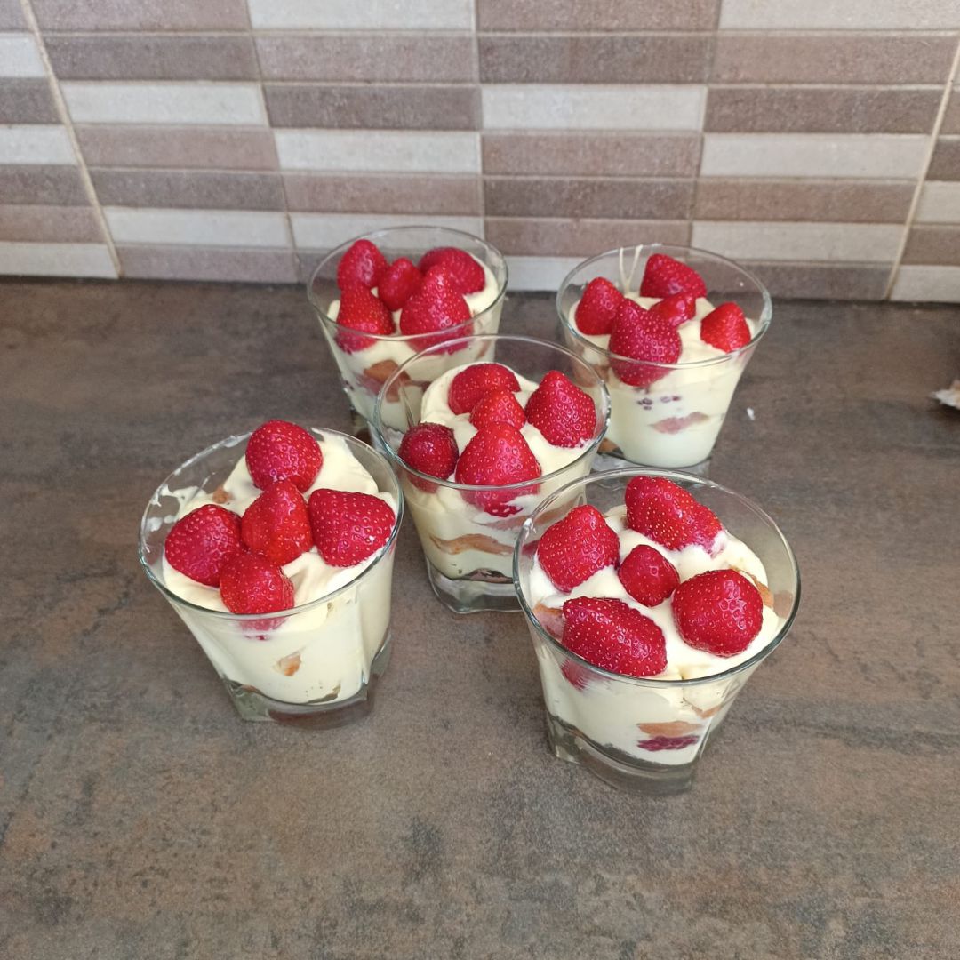 Tiramisu aux fraises et framboises du jardin 