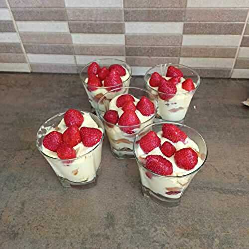 Tiramisu aux fraises et framboises du jardin 