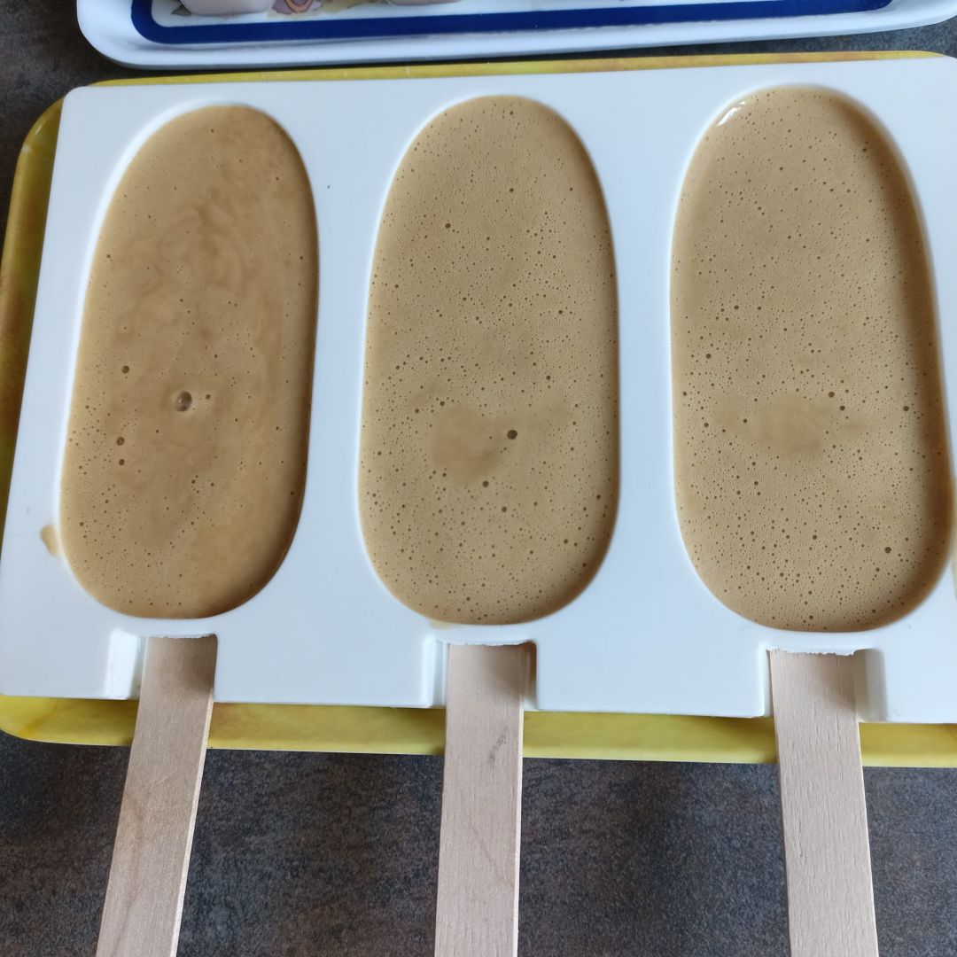 Crème glacée au café avec le compact cook pro