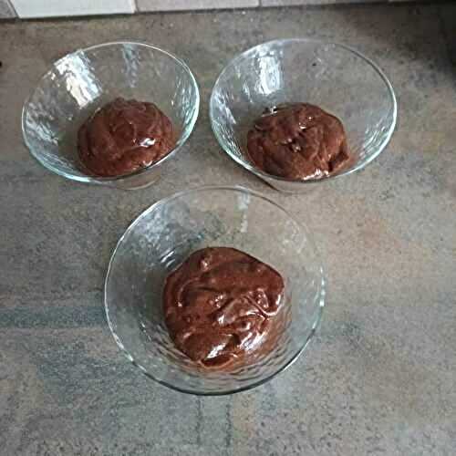 Mousse chocolat noir biscuit pépites de citron vert