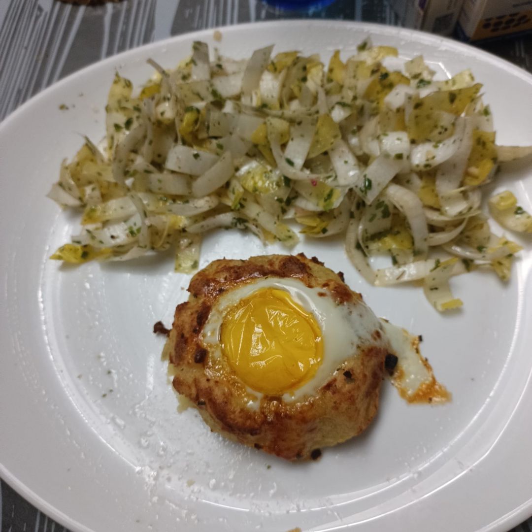 Nids de pommes de terre et son oeuf