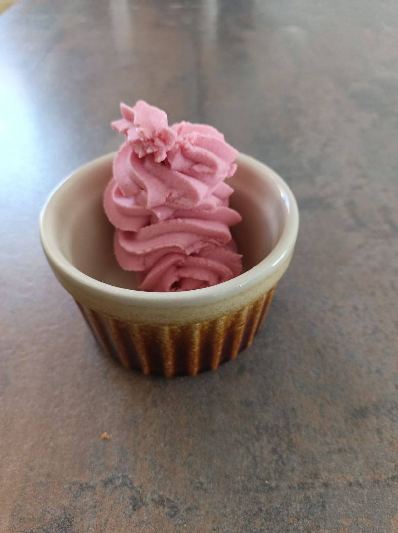 Crème glacée fraises avec la Ninja Swirl