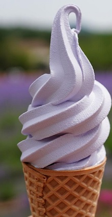 Crème glacée à la violette avec la Ninja Swirl