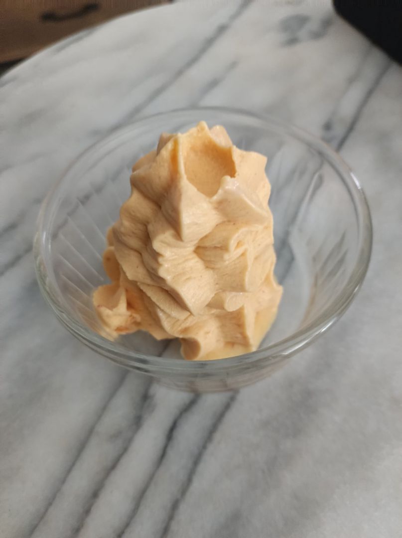 Crème glacée abricot avec la swirl Ninja