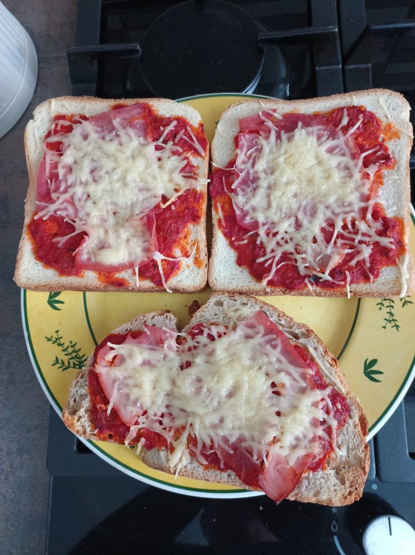 Tartines tomatées jambon fromage