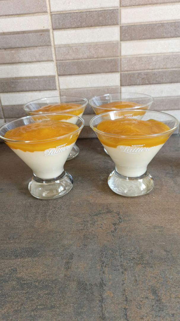 Crème vanille et son coulis mangue passion