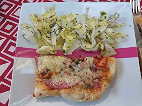Pinsa tomate salami et Comté au cake factory