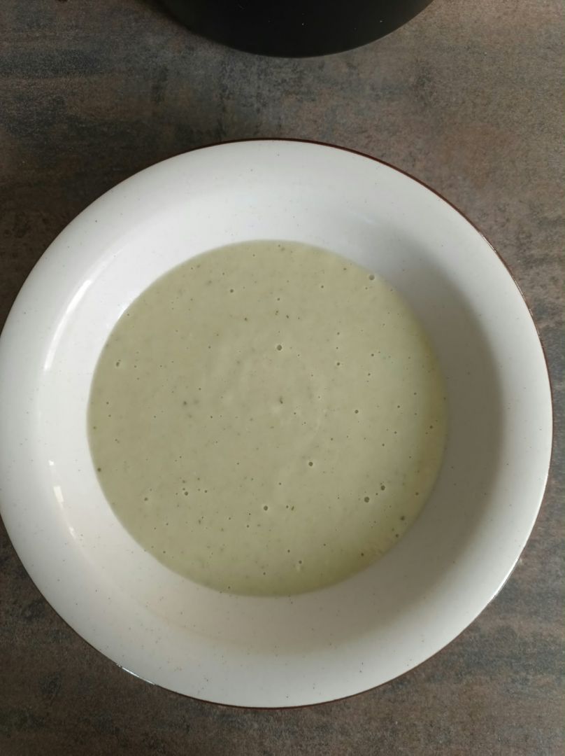 Velouté de poireaux au boursin avec le Robby robicook