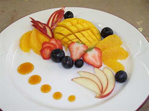 Compositions de fruits frais et décors à l'assiette