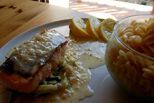 Dos de saumon sur peau à l'unilatéral, fondue de courgettes & fusilis