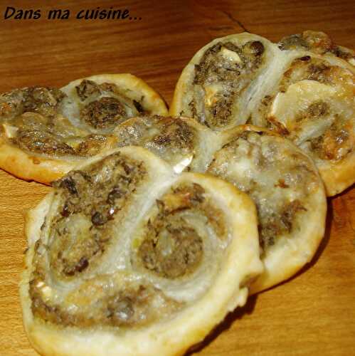 Palmiers au caviar de lentilles vertes et au fromage de chèvre