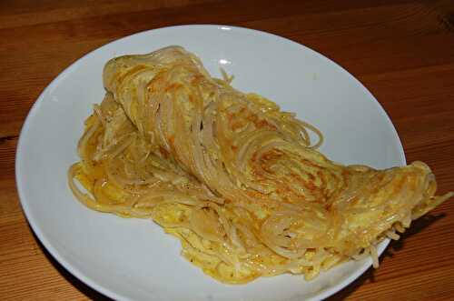 Roulé d'omelette aux pâtes