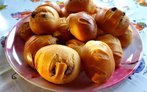 Pains briochés aux pépites de chocolat ou nature (recette au levain ou non)