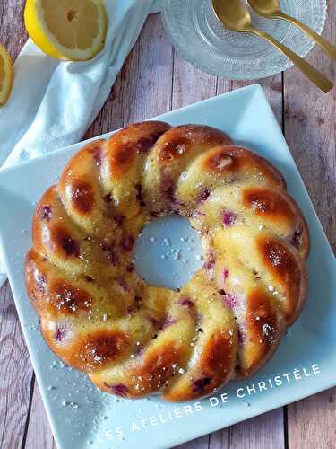 Couronne au lait concentré au citron et framboises