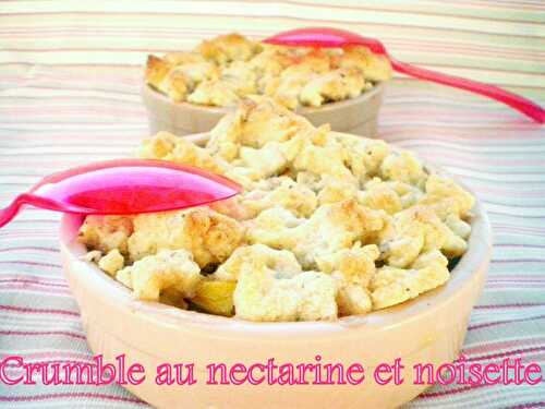 Crumble au nectarine et noisette