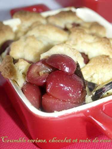 Crumble cerise, chocolat et noix de coco