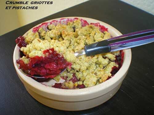 Crumble de griottes et pistaches + Partenaire