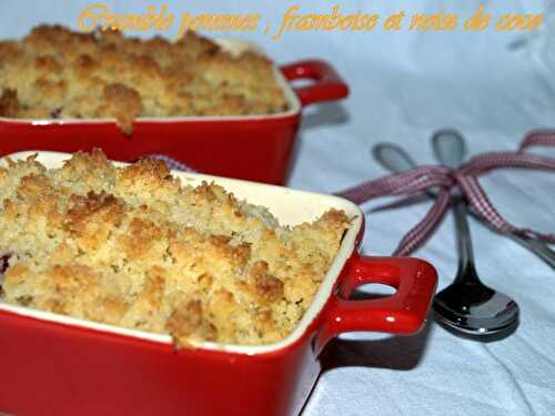 Crumble pommes , framboise et noix de coco