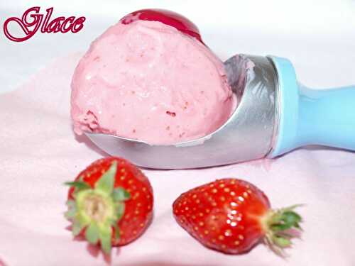 Glace à la fraise et rose