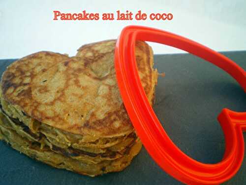 Pancakes au lait de coco et confiture à la pomme