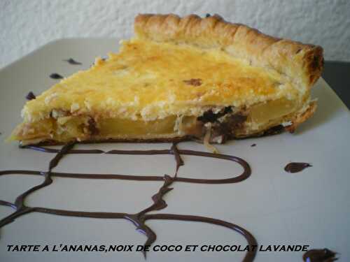 Tarte à l'ananas , noix de coco et chocolat lavande