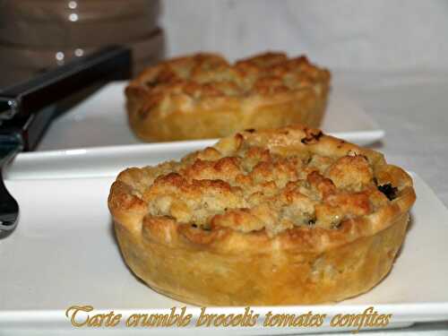 Tarte crumble au brocolis et tomates confites